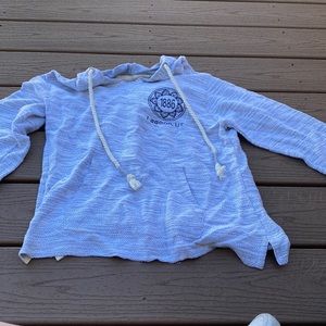 Light gray lagoon sweater.